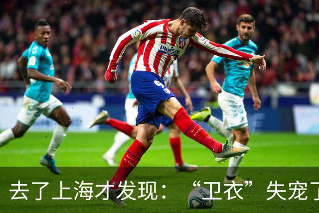 去了上海才发现：“卫衣”失宠了，满街都在穿“奶奶衫+半身裙”